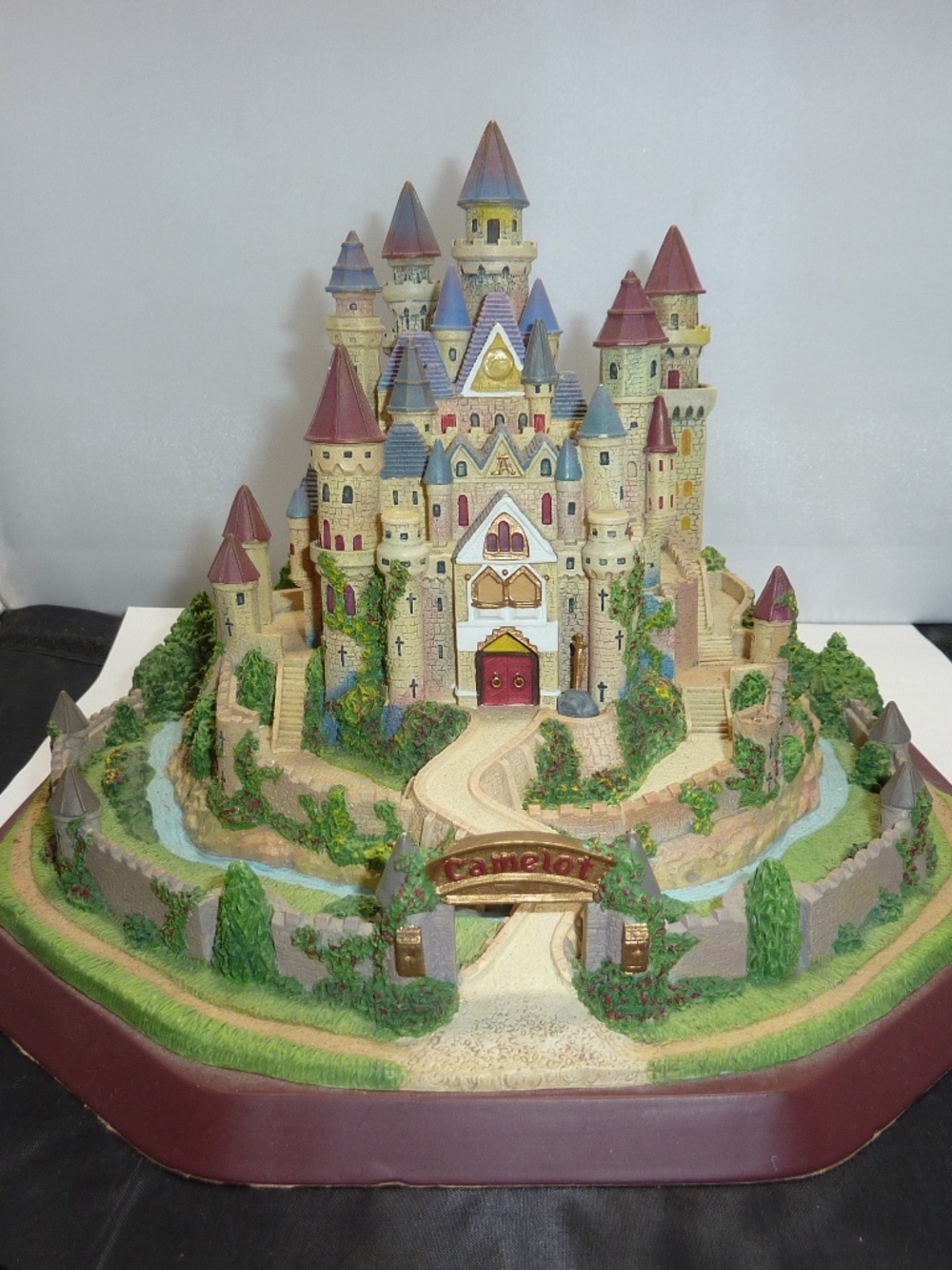Lenox 1995 Castle Of The World Camelot Castle Original Authentic Figurine Figure
